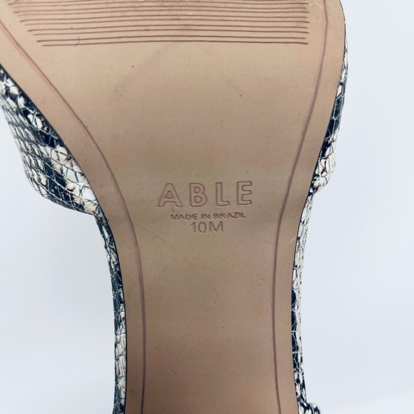 Able Snake Print Leather shoes  Pumps Block Heels Pointed Toe Neutral 10 M - Picture 9 of 10